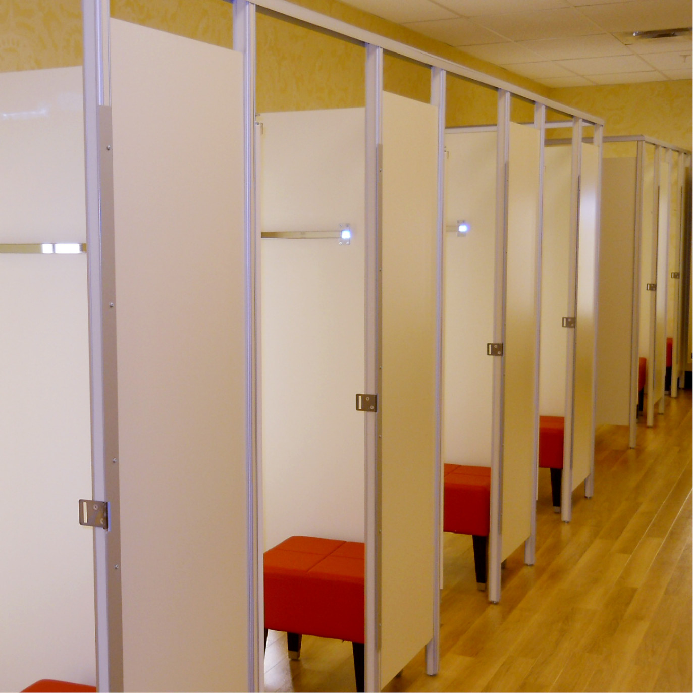 fitting-rooms-retail-wall-panels-retail-fixtures-slatwall-systems